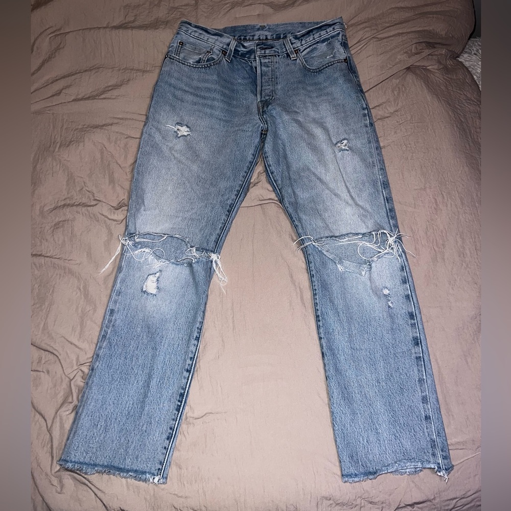 Levi's High Rise Distressed Jeans - Light Blue